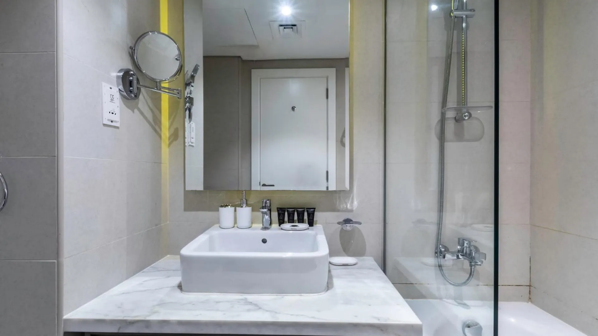 Elegant Escapes - Damac Prive Studio By Canal Dubai 0*,