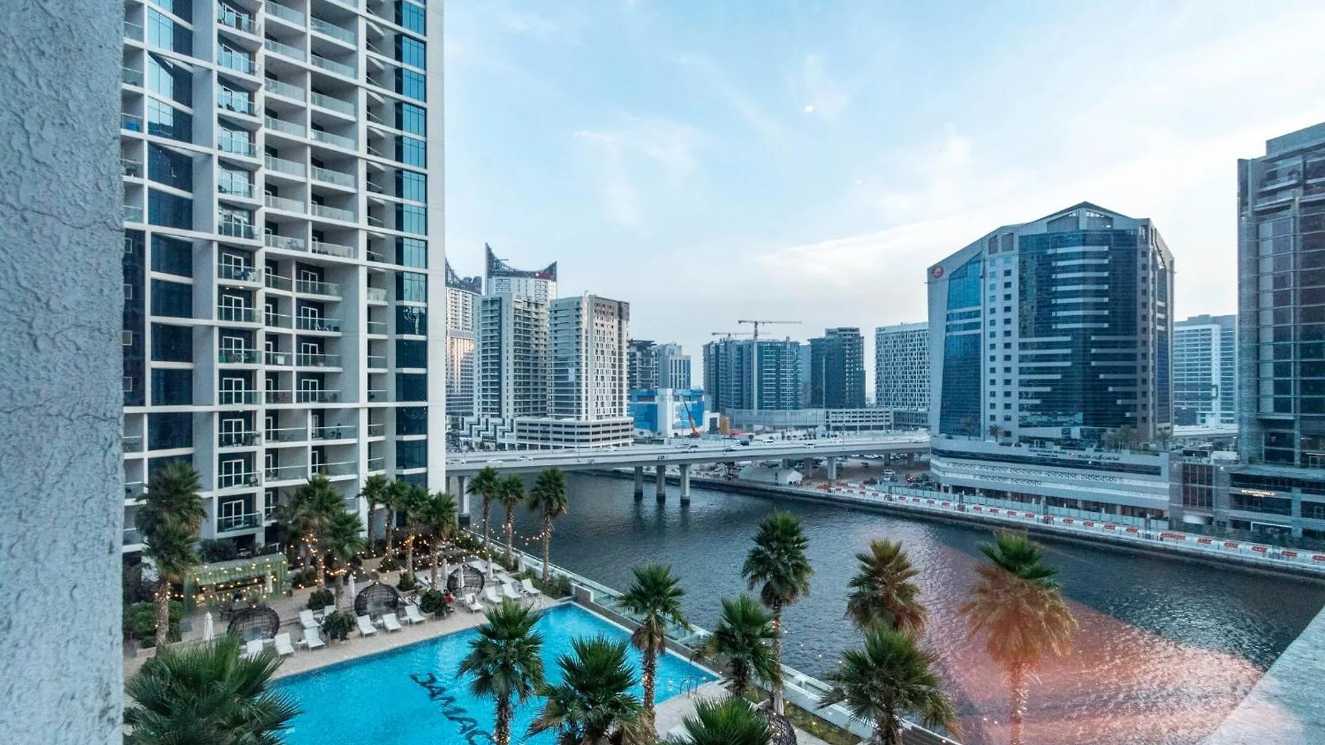 Elegant Escapes - Damac Prive Studio By Canal Dubai